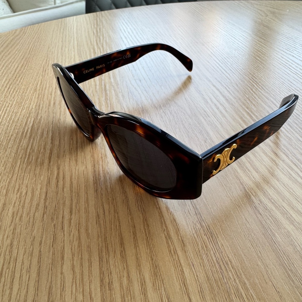 Celine Triomphe Logo Acetate Cat-Eye Tortoise Shell Sunglasses (Barely Used)